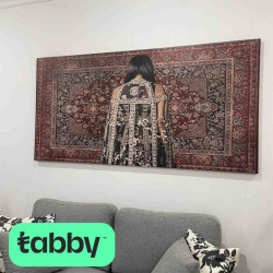 لوحة فنية فتاة عربية ترتدي فستان طويل جذاب على سجادة فارسية 