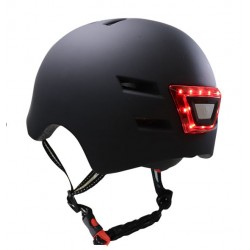 Helmet with tail light for scotoer - Black